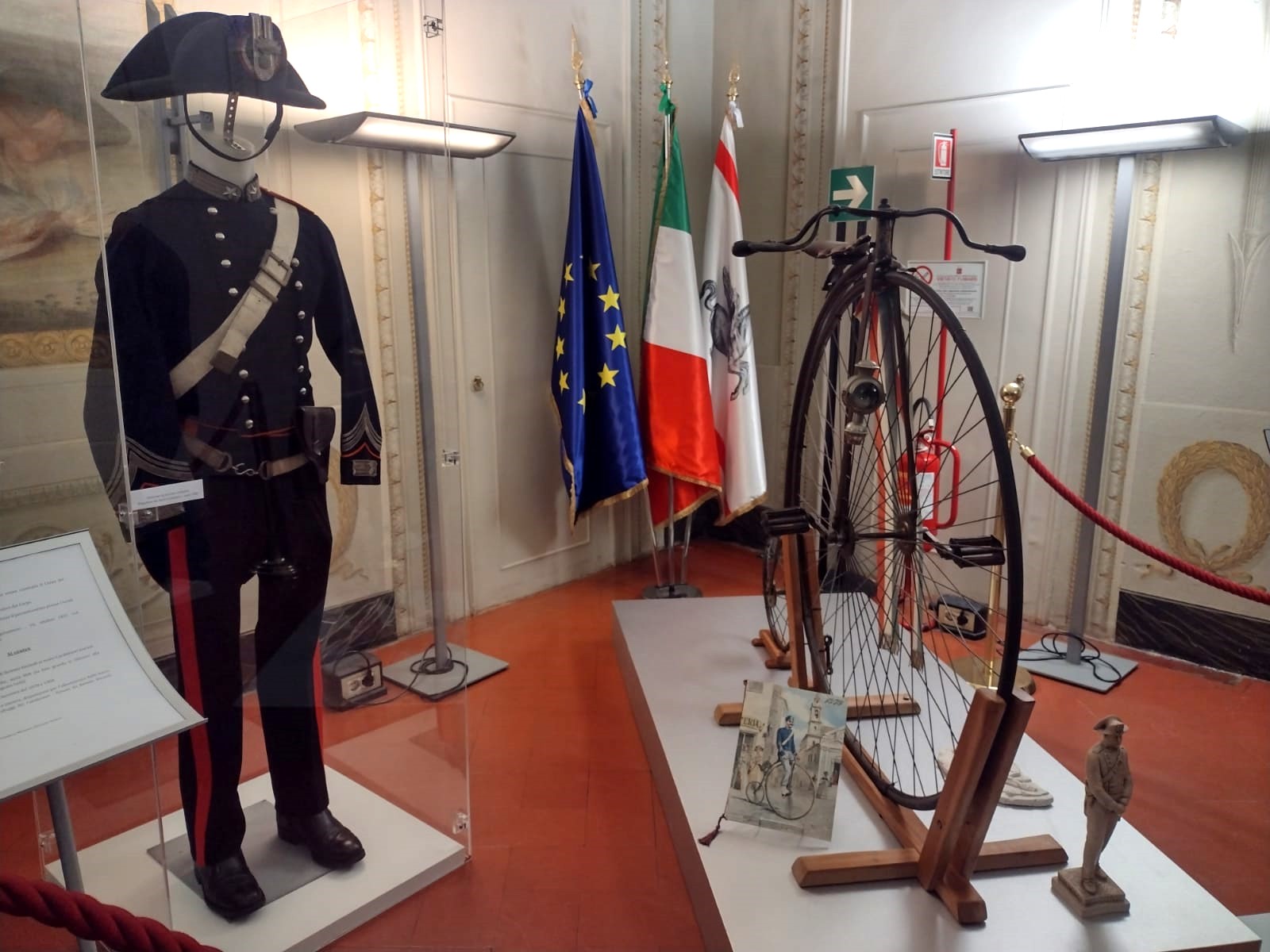 Immagine Uniformi, documenti e un velocipede: in mostra i cimeli della Legione Carabinieri Toscana